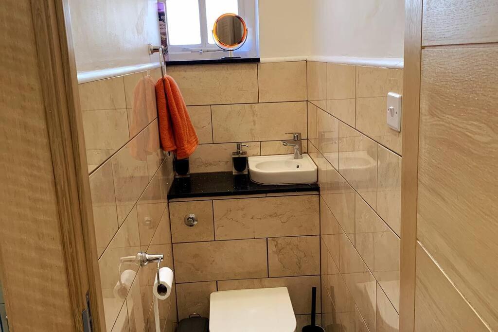Stylish And Cosy 3 Bedroom Appartment 런던 외부 사진