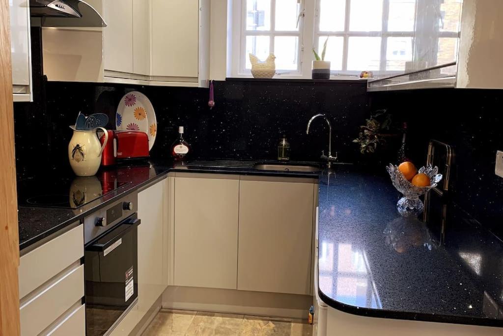 Stylish And Cosy 3 Bedroom Appartment 런던 외부 사진