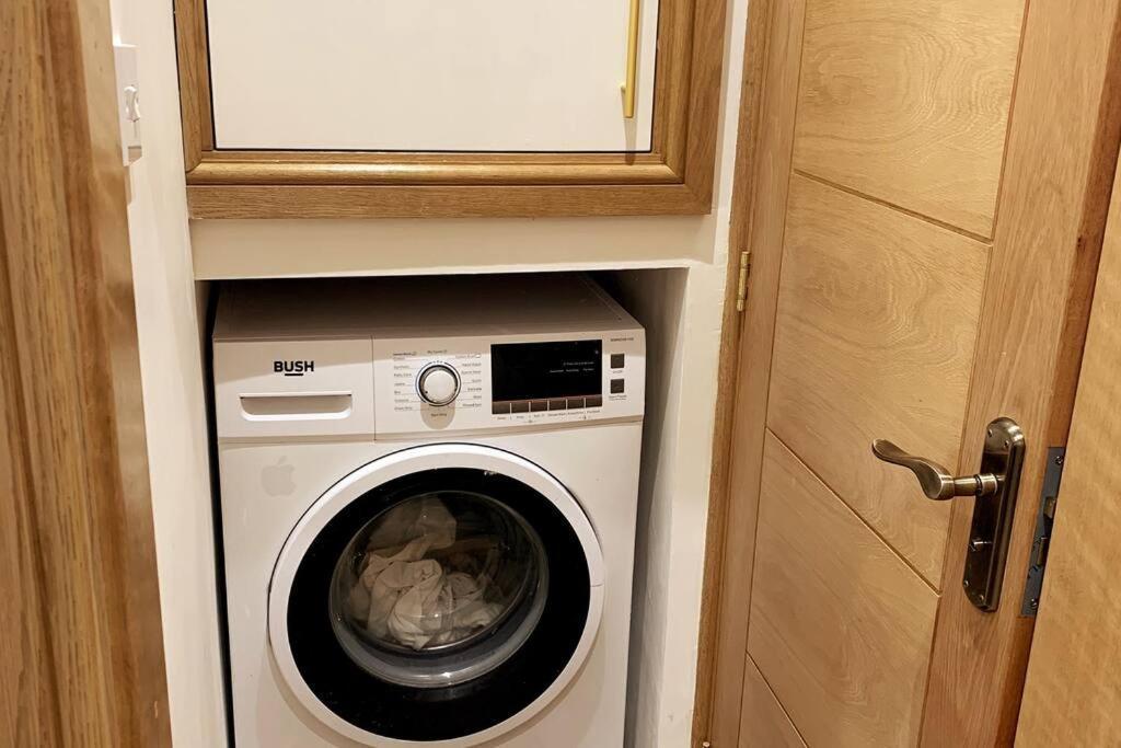 Stylish And Cosy 3 Bedroom Appartment 런던 외부 사진